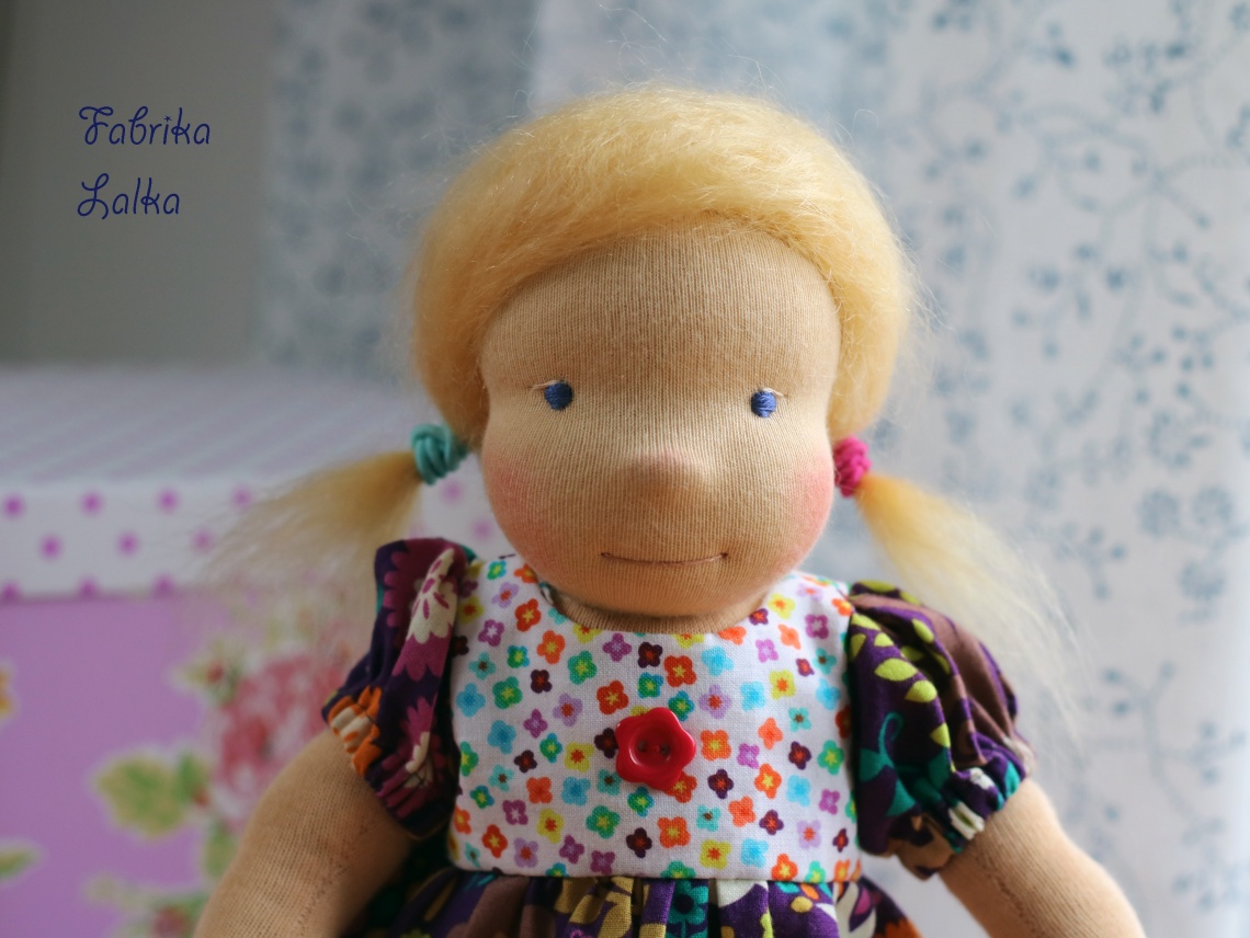 Anika, urodzinowa laleczka waldrofska